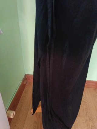 Vestido negro tirantes.
