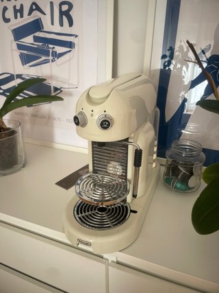 Cafetera Nespresso modelo maestria