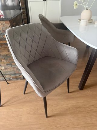 4 Sillas de comedor tapizadas grises