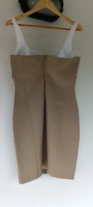 Abito corto beige e bianco