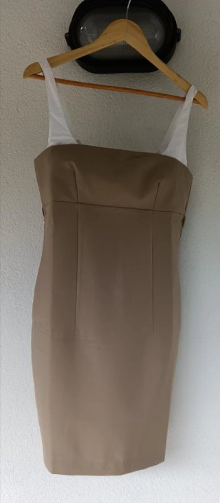 Abito corto beige e bianco