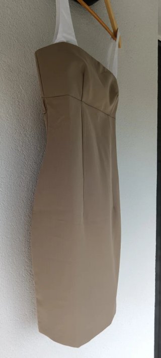 Abito corto beige e bianco