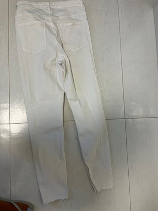 Pantalón pitillo blanco Calzedonia