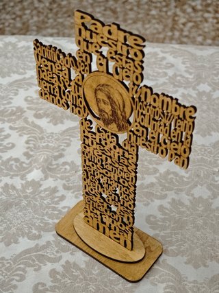 Cruz madera PADRENUESTRO troquelado c/Cristo 22cm