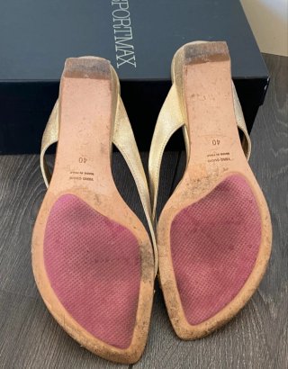 Sandalias de piel doradas
