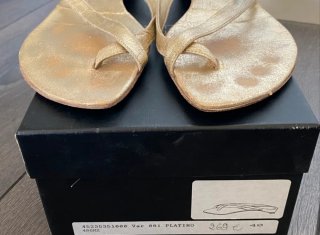 Sandalias de piel doradas