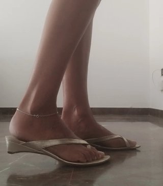 Sandalias de piel doradas