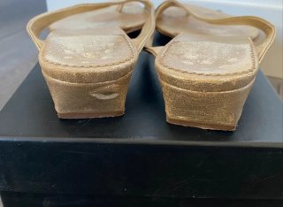 Sandalias de piel doradas