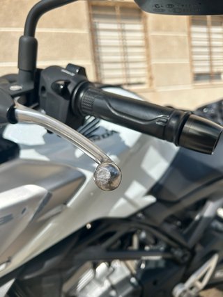 Honda CB125R 2020 Blanca ~10.000 km
