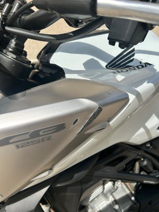 Honda CB125R 2020 Blanca ~10.000 km