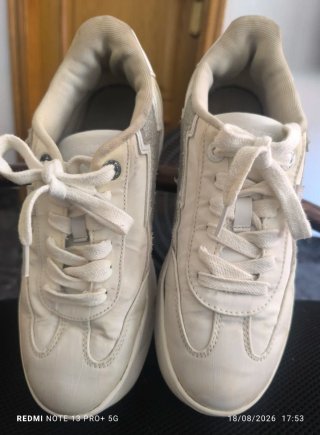 Zapatillas MTNG plateadas y blancas talla 39