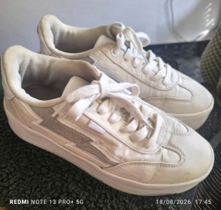 Zapatillas MTNG plateadas y blancas talla 39