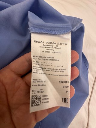 Blusa azul sin mangas de algodón