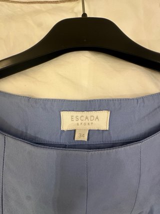 Blusa azul sin mangas de algodón