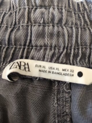 Pantalón gris Zara