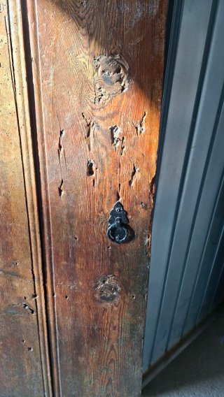 Puerta madera antigua rústica