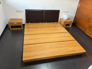 Estructura cama madera con cabezal y mesillas