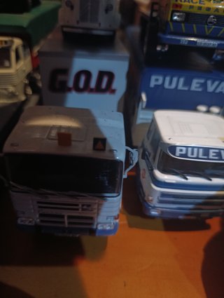 Camión portacoches americano + 2 coches