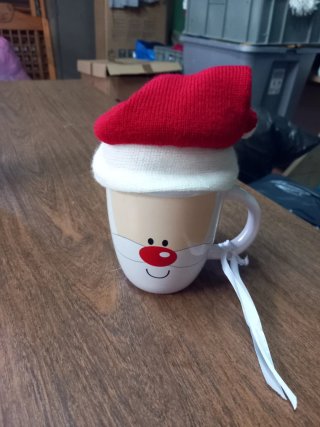 Caneca Cerâmica Papai Noel com gorro tricotado