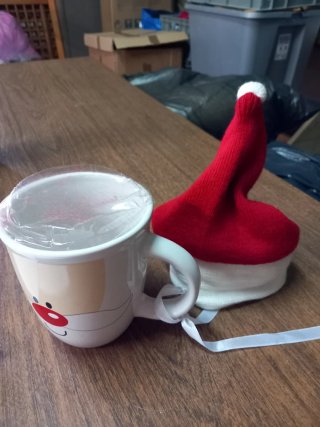 Caneca Cerâmica Papai Noel com gorro tricotado