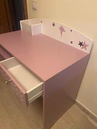 Escritorio infantil rosa con cajón