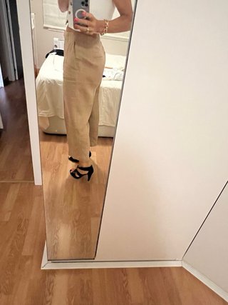Tacones de charol negros con cremallera