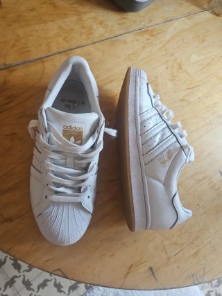 Zapatillas Adidas Superstar Blancas y Doradas