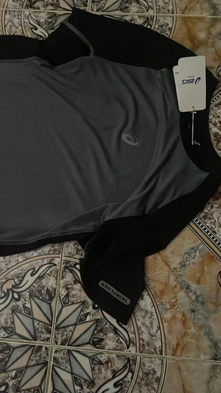 Conjunto deportivo Asics negro y gris