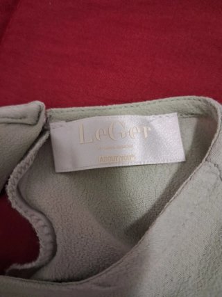 Bonito top verde menta. Talla S o 36. Manga rasa.