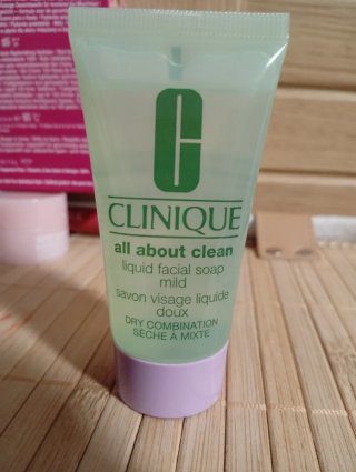 Neceser Clinique: Pintalabios, Crema y Jabón