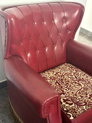 Sillón Vintage Rojo con Estampado