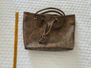 Bolso polipiel estampado serpiente