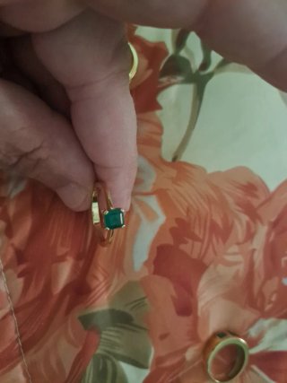 Lote oro 18k y esmeraldas.