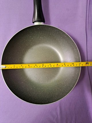 Padella antiaderente con manico