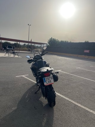 Moto Adventure Negra y Plata