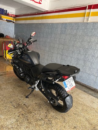 Moto Adventure Negra y Plata