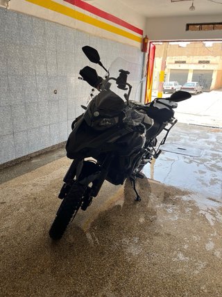Moto Adventure Negra y Plata