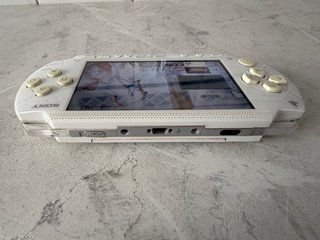 Consola Sony PSP 1004 Blanca con juegos