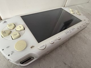Consola Sony PSP 1004 Blanca con juegos