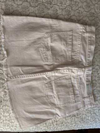 Falda vaquera blanca rota