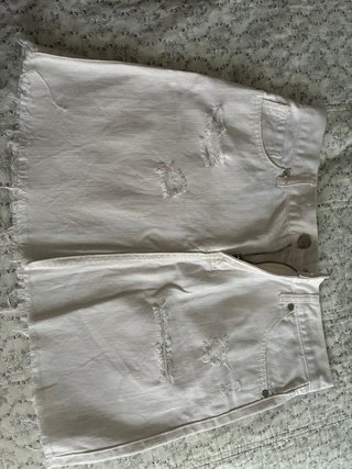 Falda vaquera blanca rota