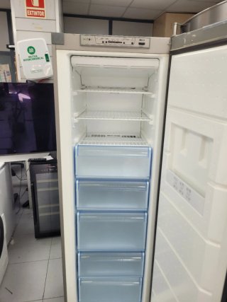 ☆Congelador vertical plateado Garantía + Entrega☆