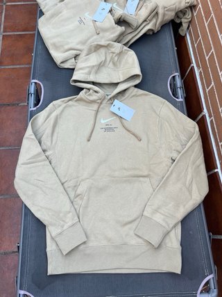 LIQUIDACION LOTE - Sudadera Nike Beige Swoosh