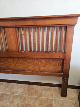 Dormitorio de matrimonio de madera