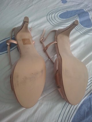 Zapatos dorados y rosas con pedrería