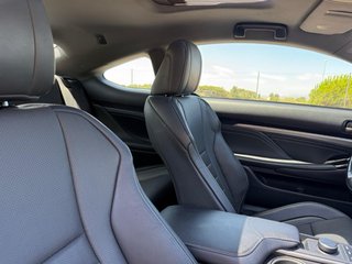 Lexus RC300h, techo solar, CarPlay y libro