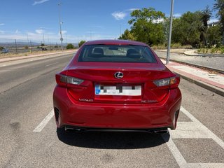 Lexus RC300h, techo solar, CarPlay y libro