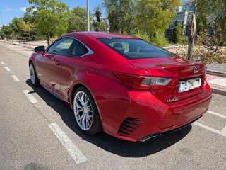 Lexus RC300h, techo solar, CarPlay y libro