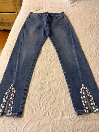 Pantalón vaquero pitillo con pedrería