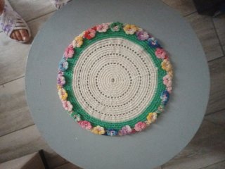 Tapete de ganchillo hecho a mano